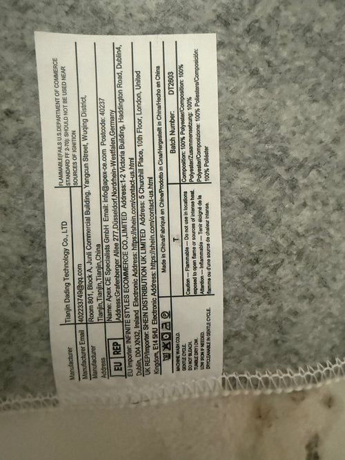 Cream patterned rug care and composition label